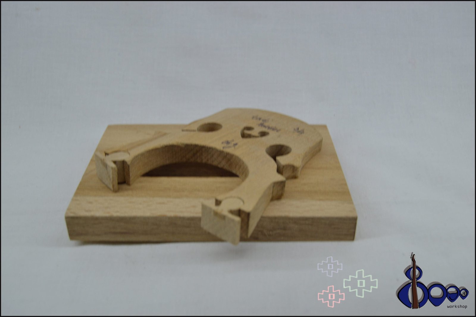 Adjustable cello bridge with height screws – available in maple or ash, all sizes 1/4 to 4/4