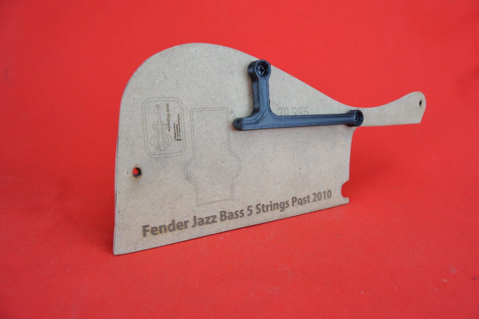 Thumb rest for Fender Jazz V post 2010 (M-9) 4 Thumb rest for Fender Jazz V post 2010 (M-9)