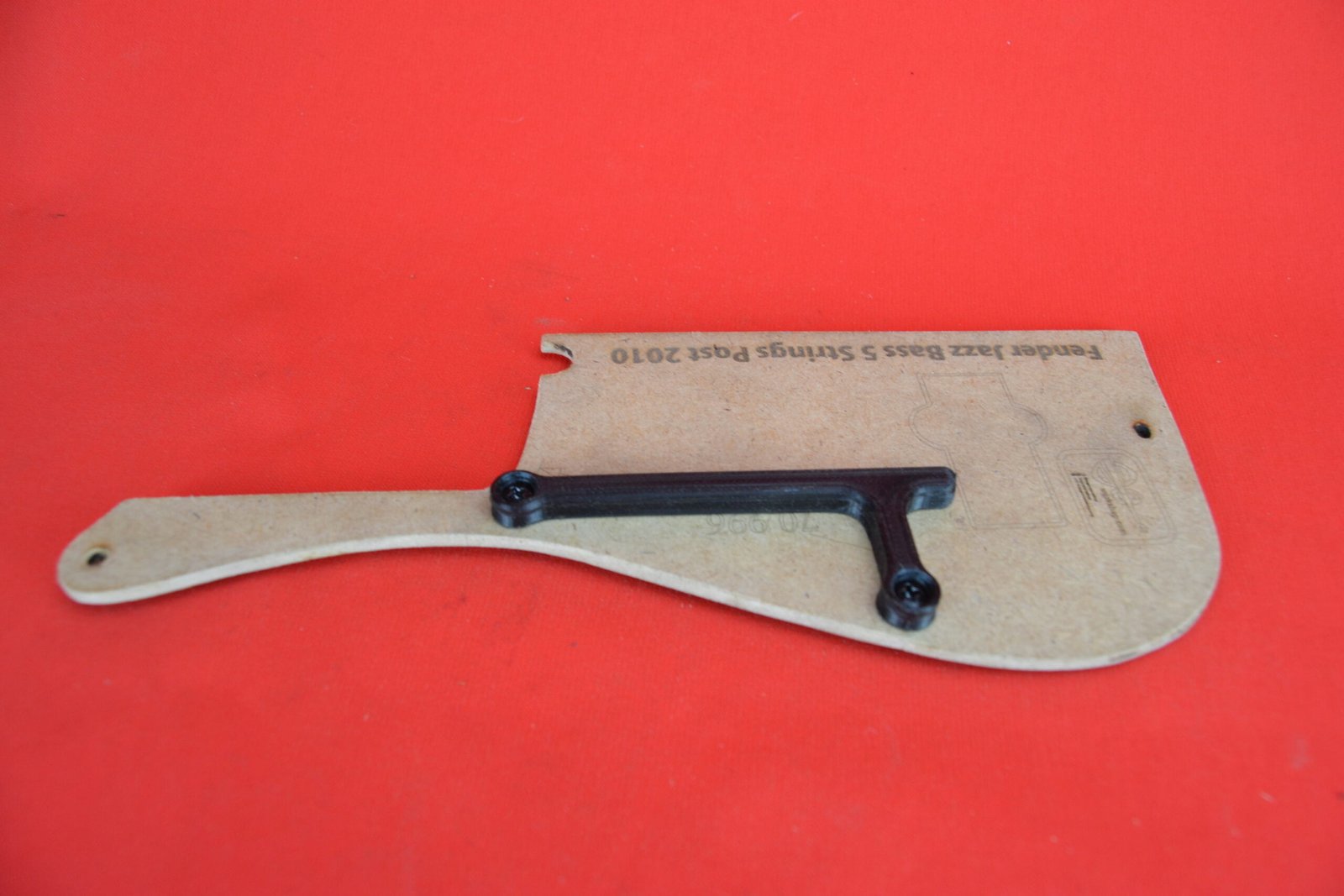 Thumb rest for Fender Jazz V post 2010 (M-9) 2 Thumb rest for Fender Jazz V post 2010 (M-9)