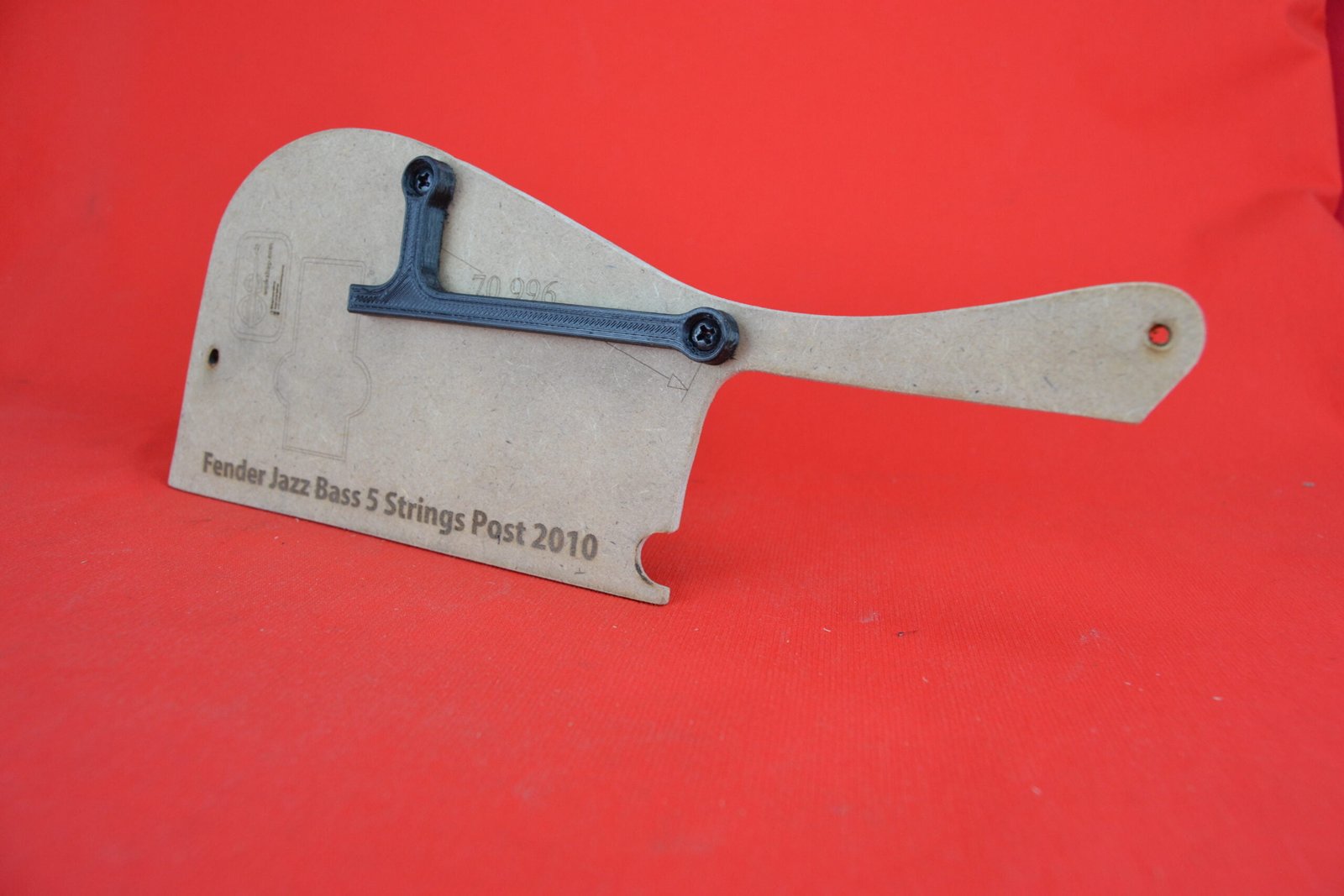 Thumb rest for Fender Jazz V post 2010 (M-7) 4 Thumb rest for Fender Jazz V post 2010 (M-7)