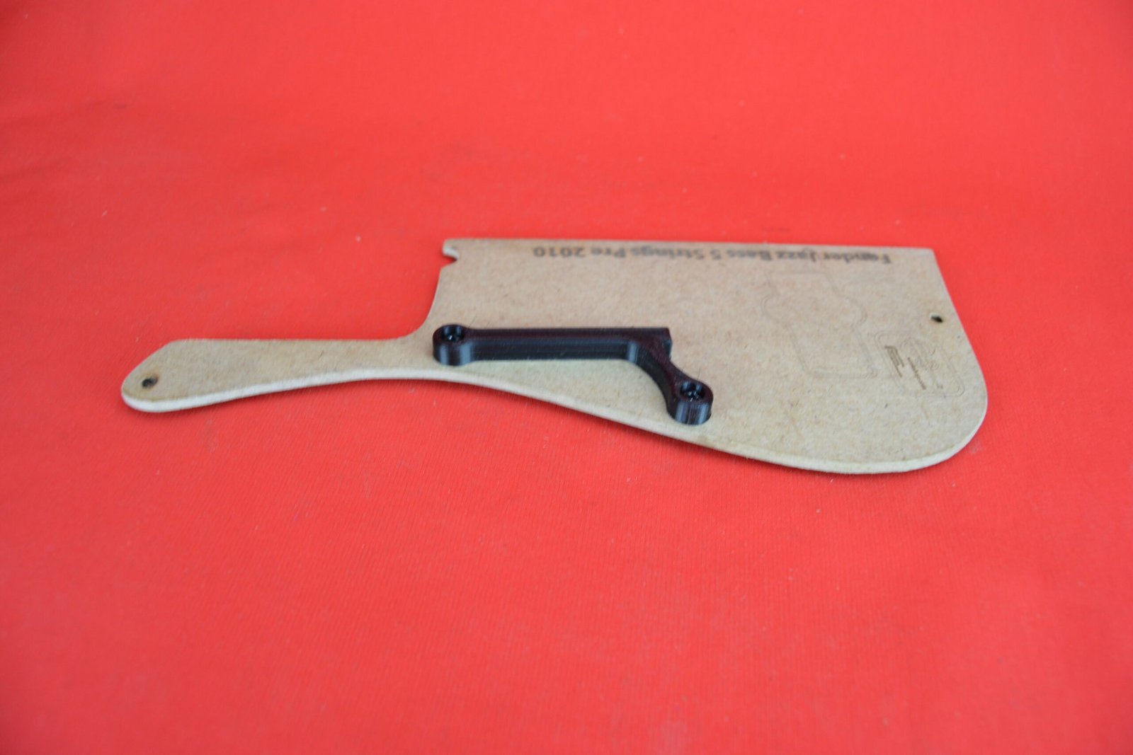 Thumb rest for Fender Jazz V pre 2010 (M-8) 2 Thumb rest for Fender Jazz V pre 2010 (M-8)