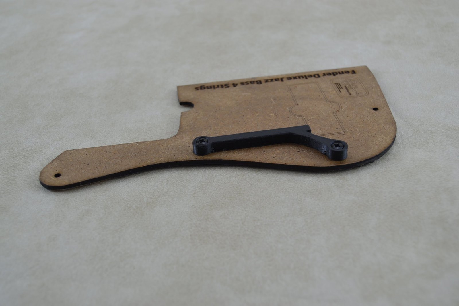 Thumb rest for Fender Deluxe bass 4 strings (M-1) 9 Thumb rest for Fender Deluxe bass 4 strings (M-1)