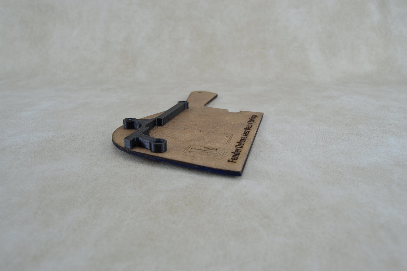 Thumb rest for Fender Deluxe bass 4 (M-6) 8 Thumb rest for Fender Deluxe bass 4 (M-6)