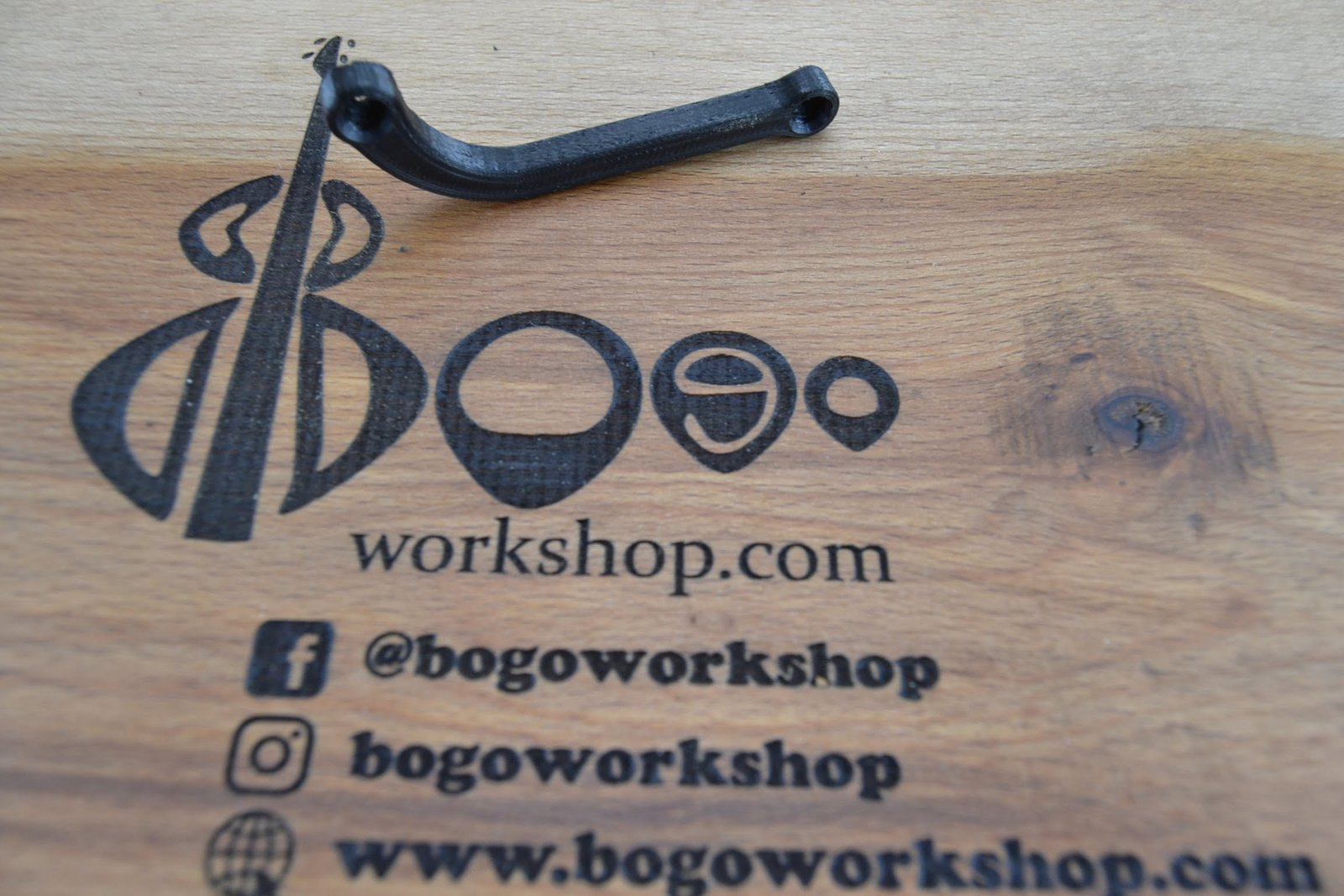 Thumb rest for Fender Deluxe bass V (M-2) 10 Thumb rest for Fender Deluxe bass V (M-2)