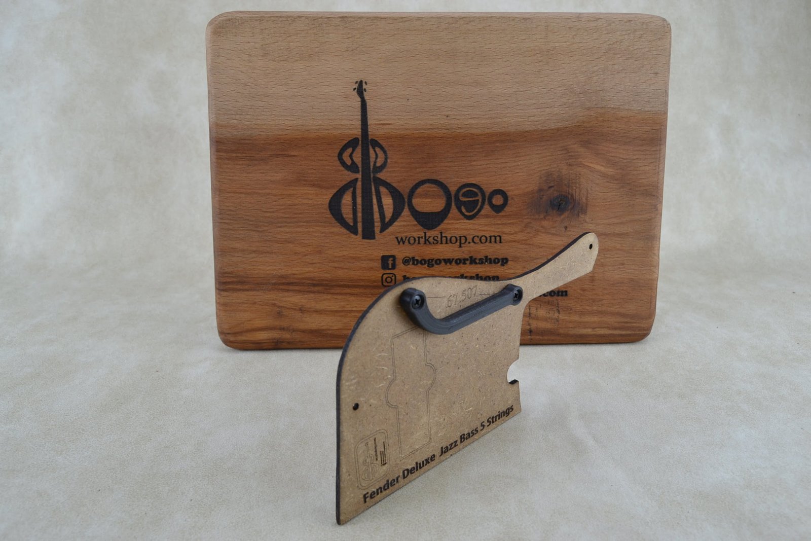 Thumb rest for Fender Deluxe bass V (M-2) 6 Thumb rest for Fender Deluxe bass V (M-2)