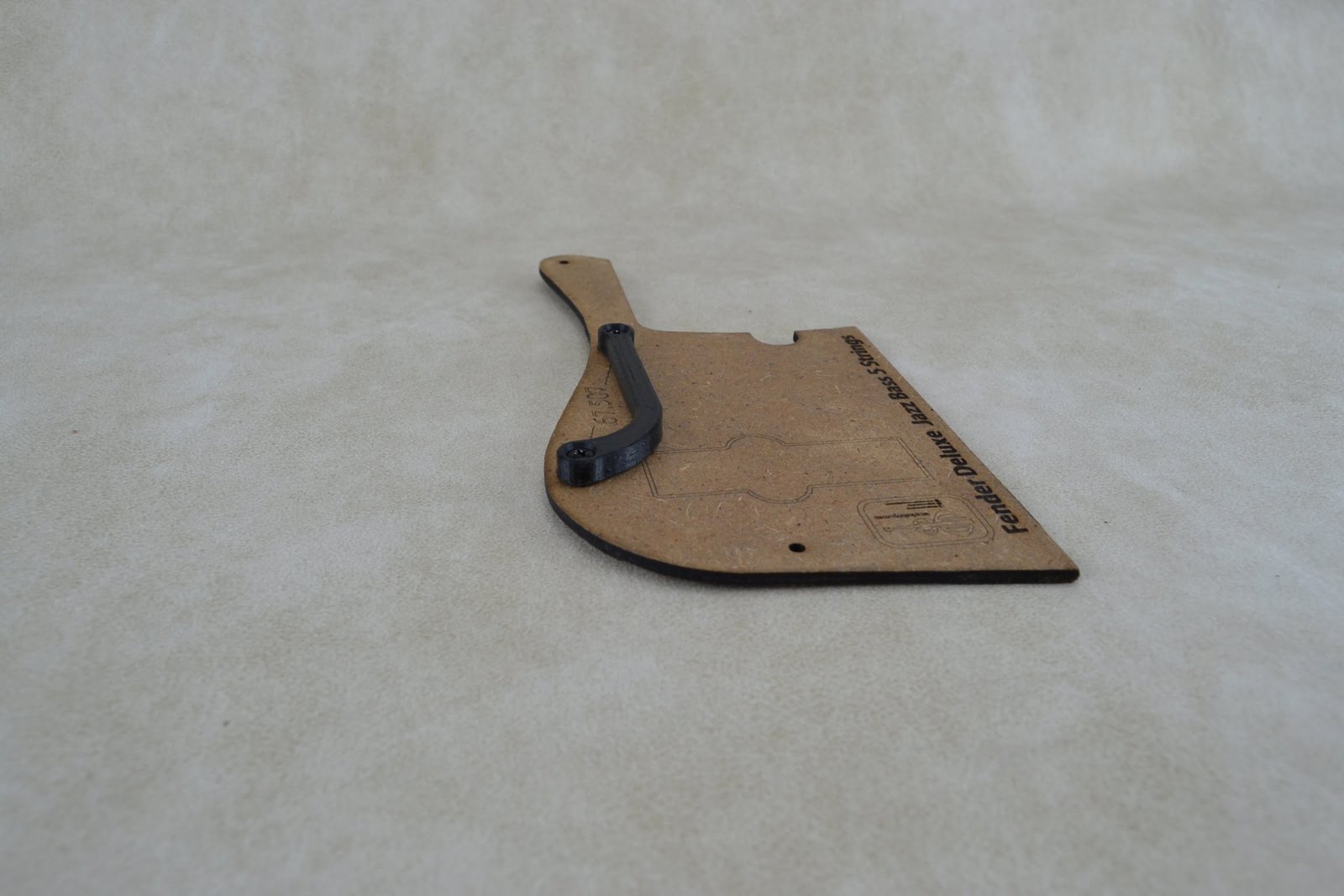 Thumb rest for Fender Deluxe bass V (M-2) 3 Thumb rest for Fender Deluxe bass V (M-2)