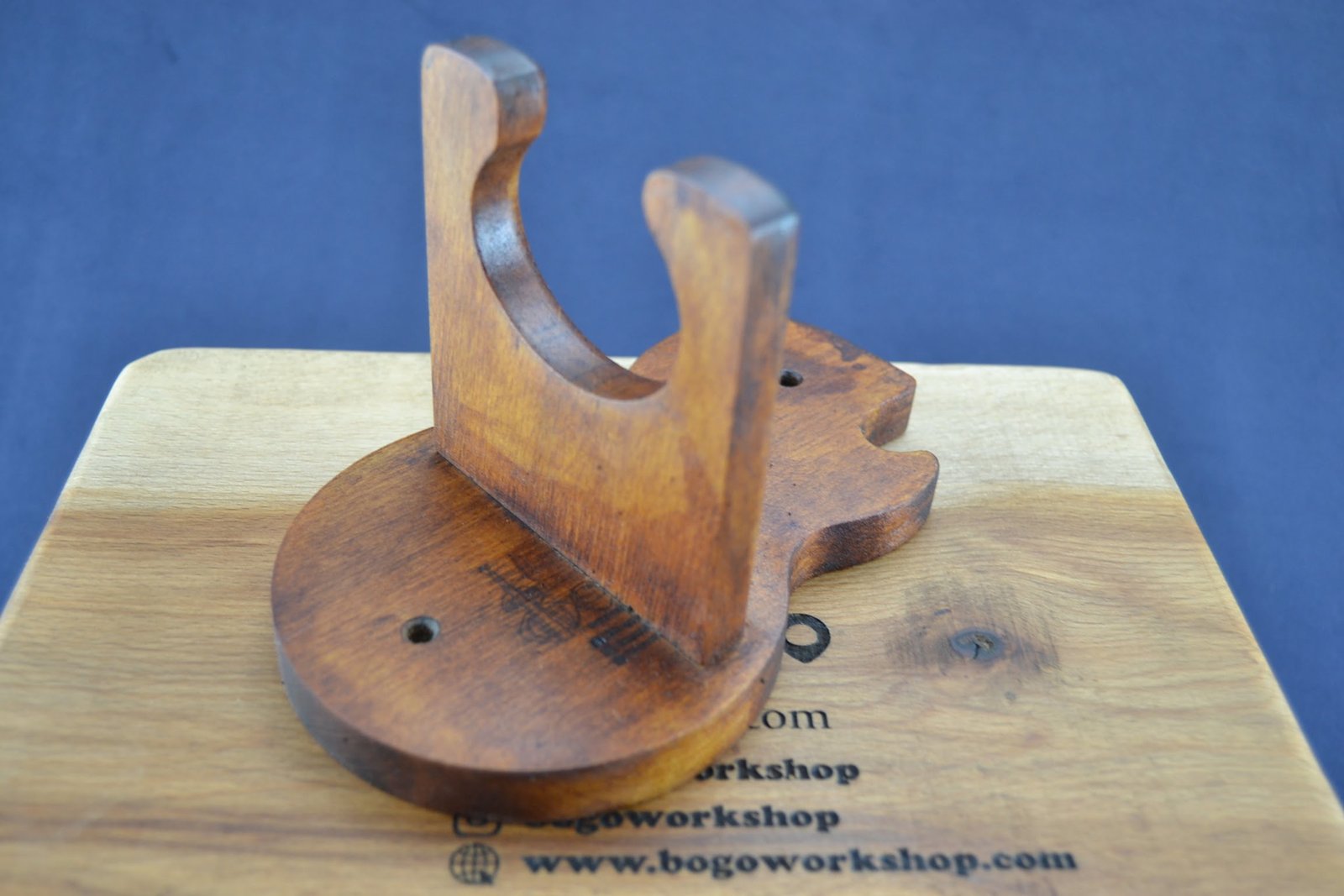 Guitar wall hanger - Wood 6 Guitar wall hanger - Wood