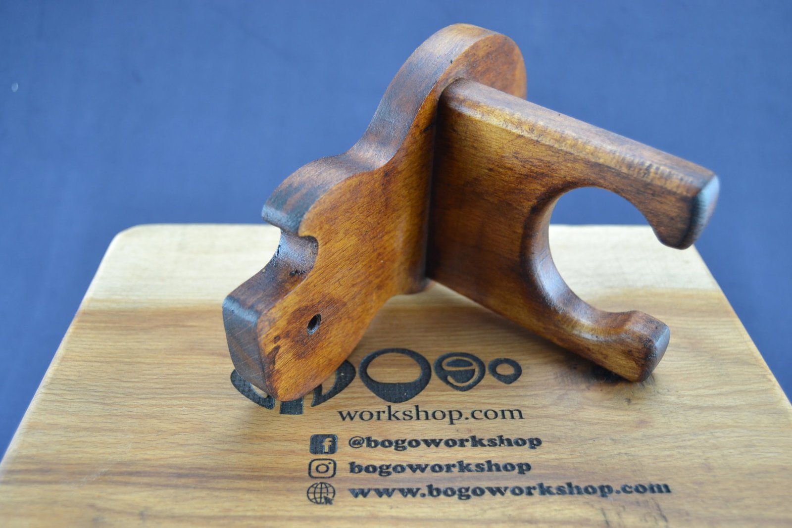 Guitar wall hanger - Wood 8 Guitar wall hanger - Wood