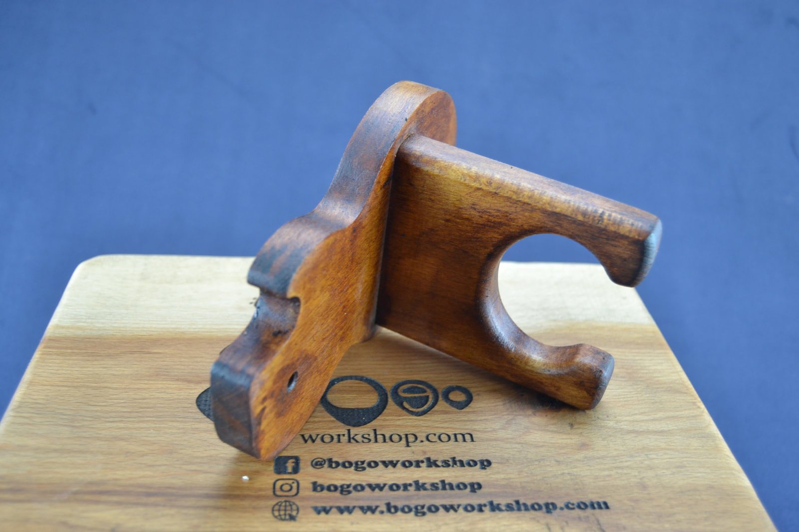 Guitar wall hanger - Wood 9 Guitar wall hanger - Wood