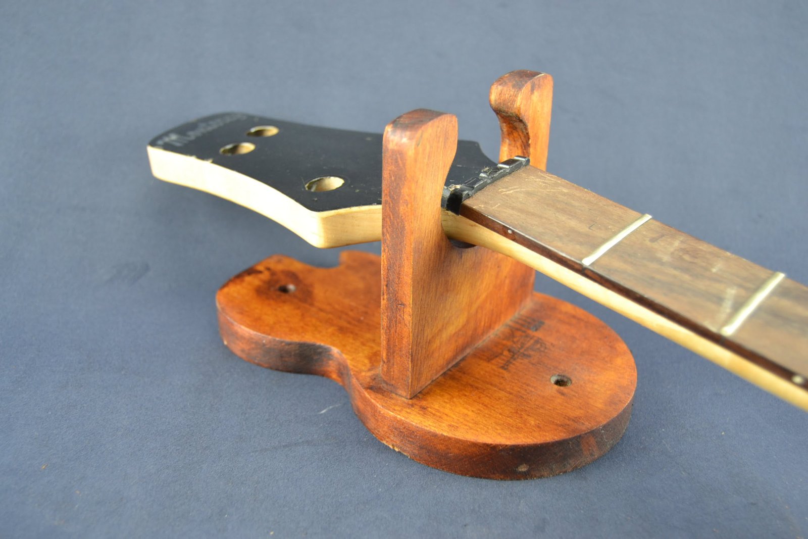 Guitar wall hanger - Wood 15 Guitar wall hanger - Wood