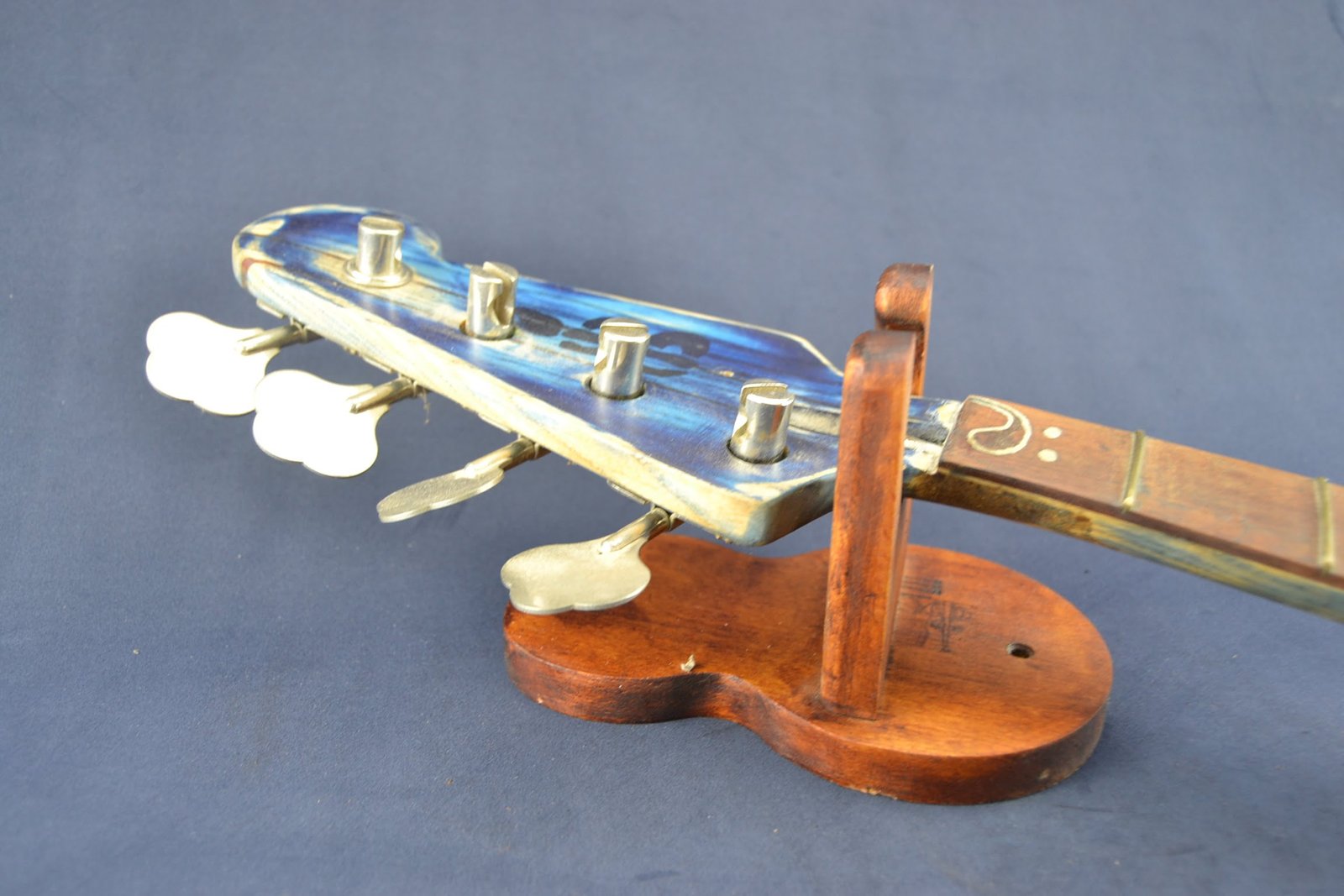 Guitar wall hanger - Wood 20 Guitar wall hanger - Wood