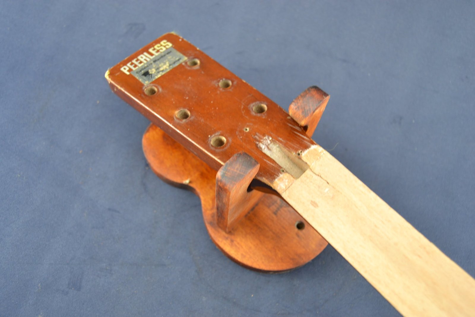 Guitar wall hanger - Wood 21 Guitar wall hanger - Wood