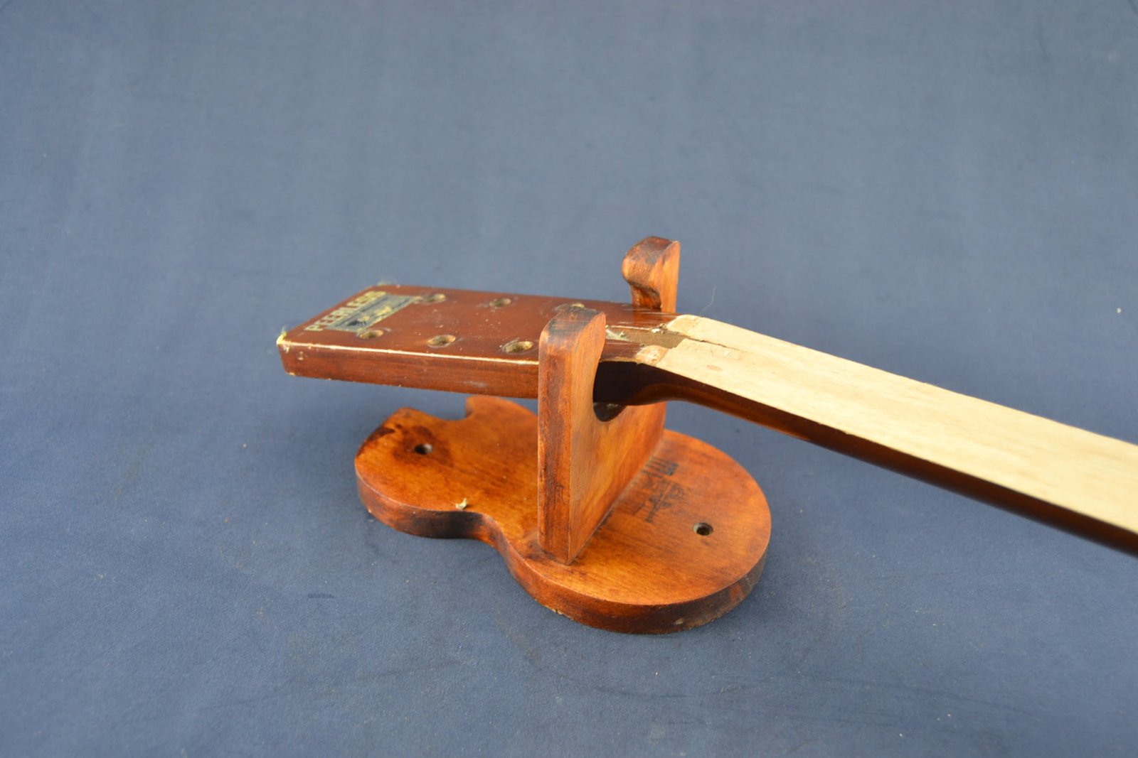 Guitar wall hanger - Wood 22 Guitar wall hanger - Wood