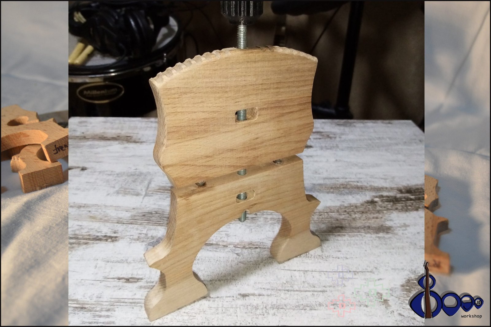 Double bass strings lifter/ holder