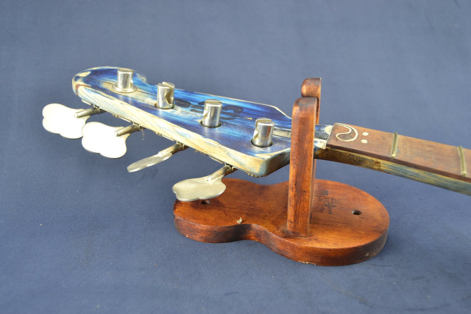 Guitar wall hanger - Wood