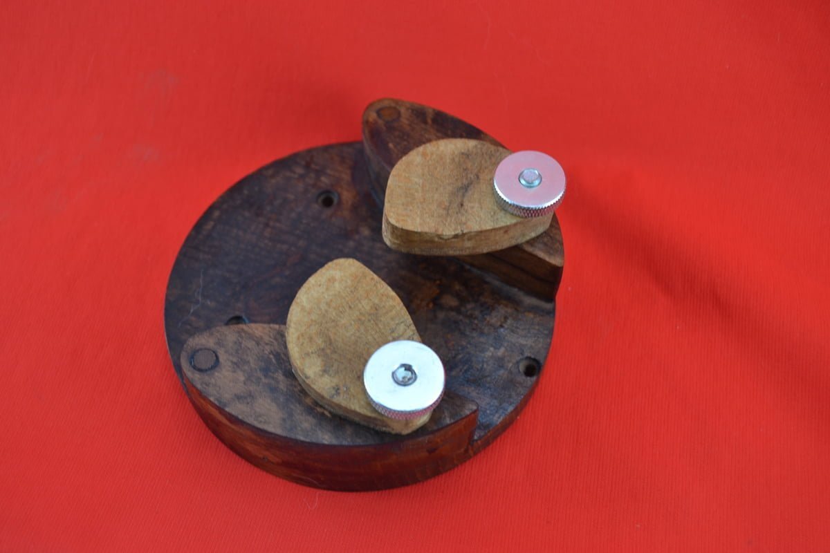 Guitar Wall Mount-Round for Fender guitars