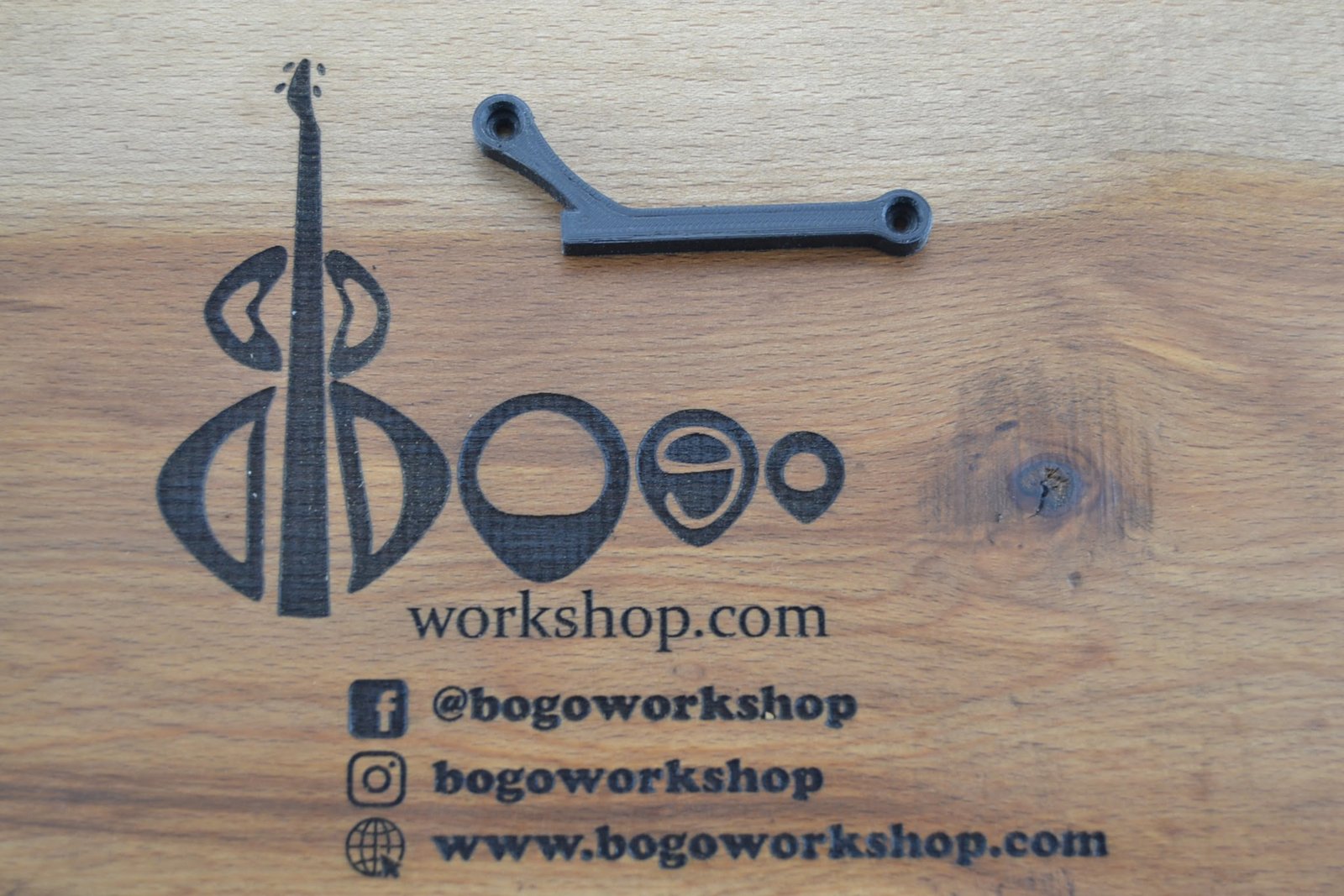 Thumb rest for Fender Deluxe bass 4 strings (M-1)