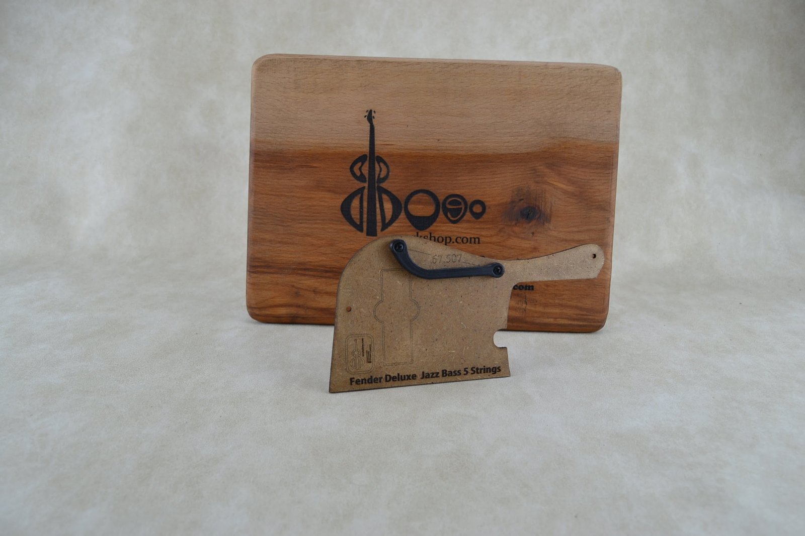 Thumb rest for Fender Deluxe bass V (M-2)