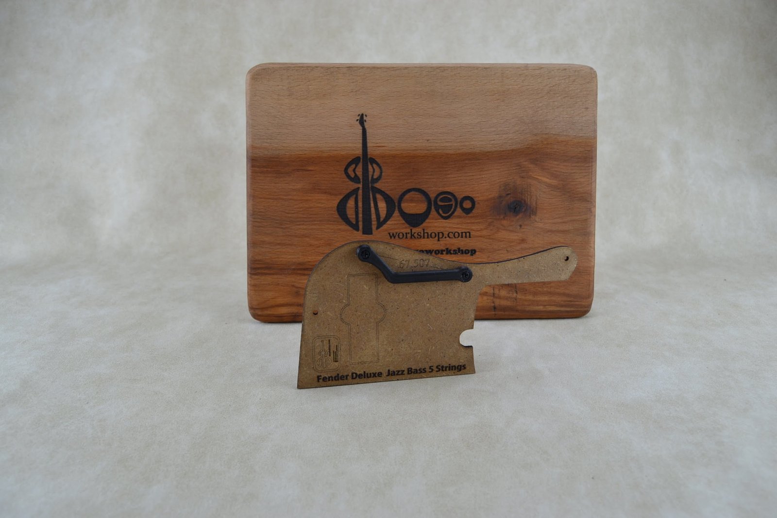 Thumb rest for Fender Deluxe bass V (M-3)