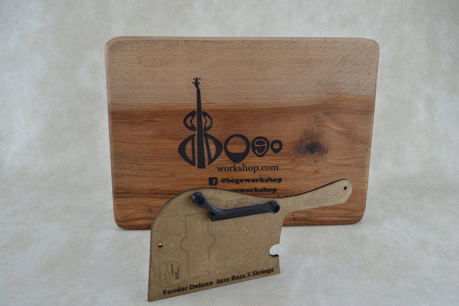 Thumb rest for Fender Deluxe bass V (M-4)