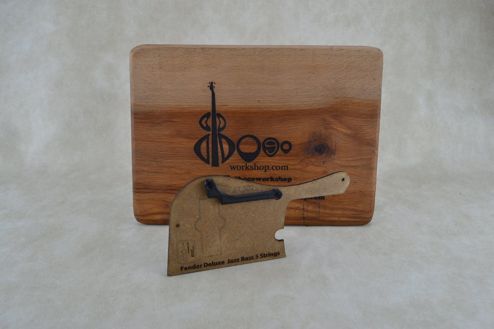 Thumb rest for Fender Deluxe bass V (M-5)