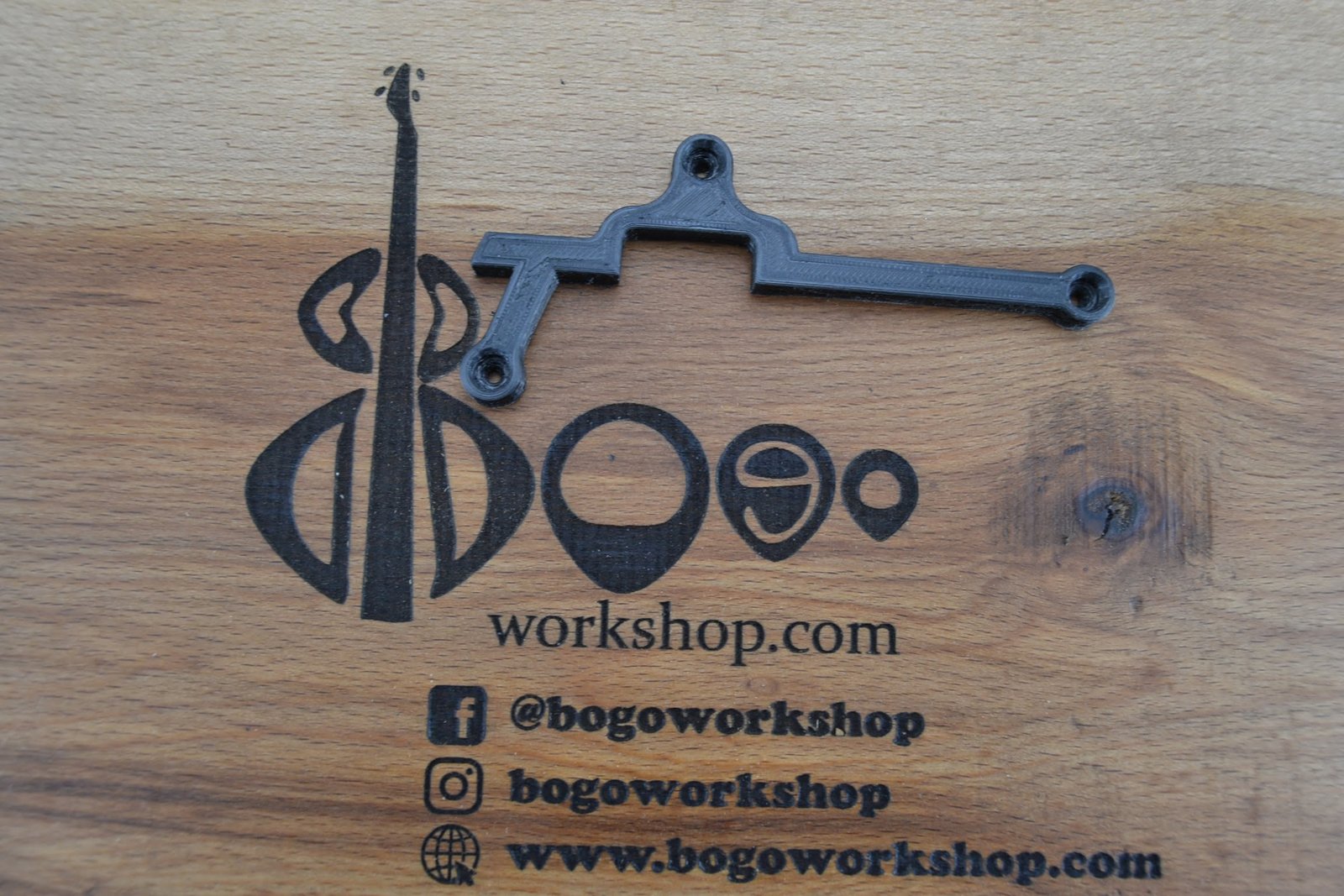 Fender Deluxe bass V Thumb rest