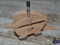 Violin-viola strings lifter/ holder